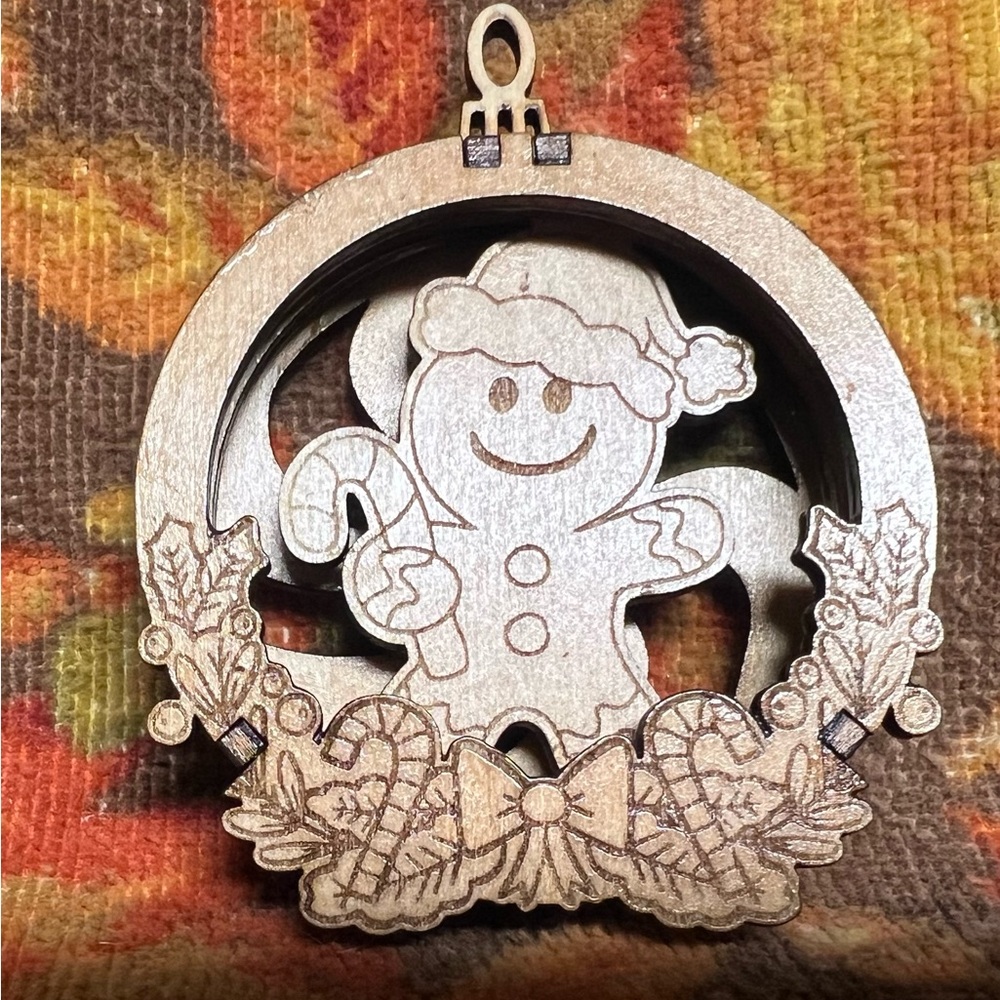 Laser cut and laser engraved 3d gingerbread man Christmas ornament - Picture 1 of 2